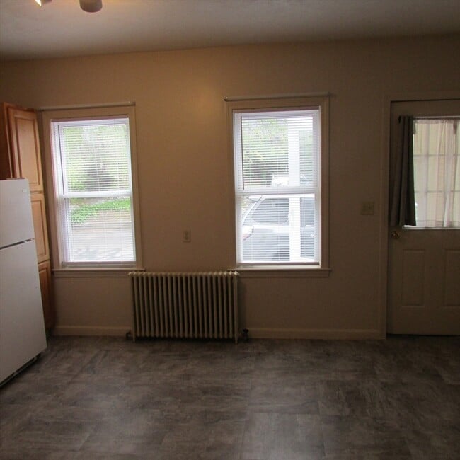 Building Photo - 25 Greystone St
