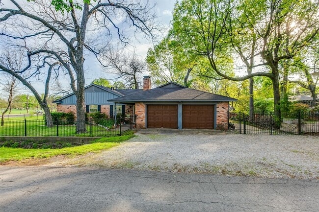 Building Photo - 9551 E Lake Highlands Dr