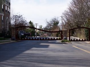 Building Photo - 2600 Hillsboro Pike