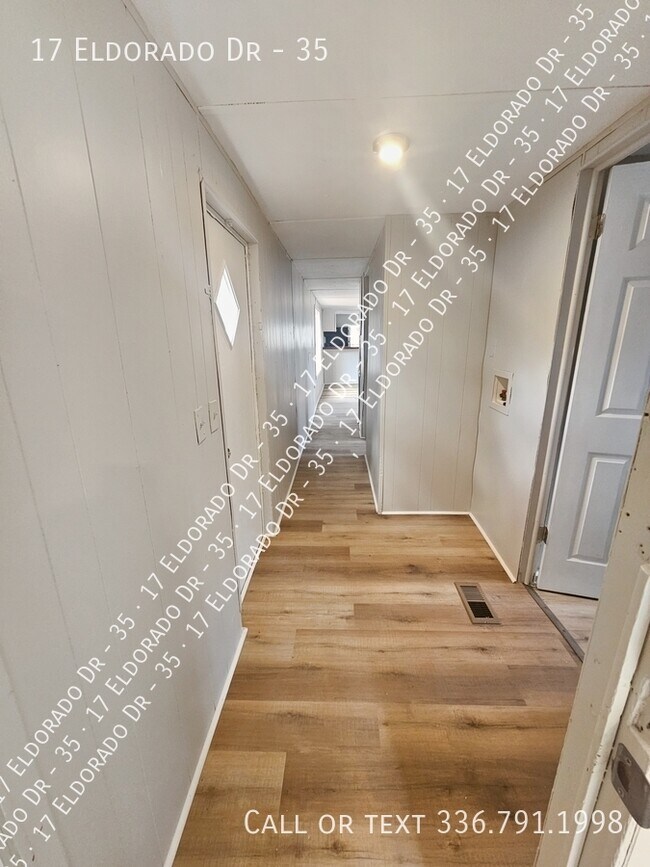 Foto del edificio - 17 Eldorado Dr