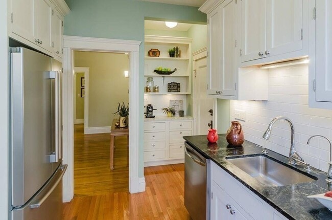 Building Photo - 226 Jamaicaway