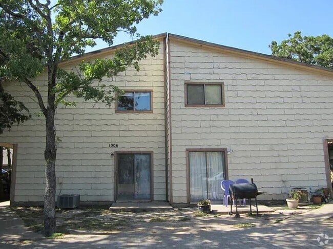 Building Photo - 1006 Verde Dr