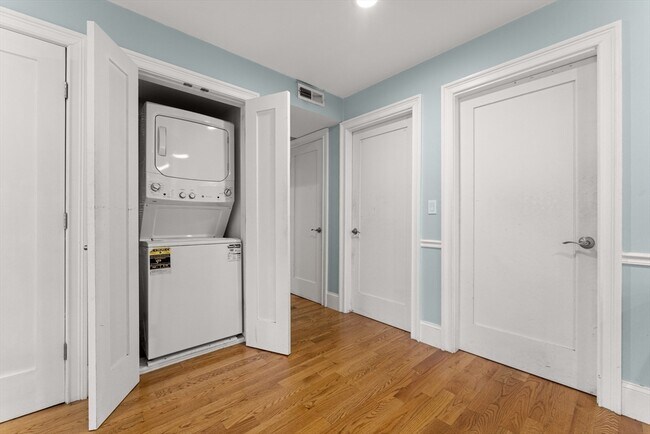 Building Photo - 152-154 Savin Hill Ave