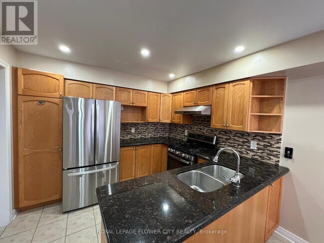Building Photo - 7279 Village Walk