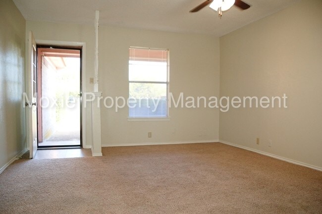 Foto del edificio - 1118 N Nolan River Rd