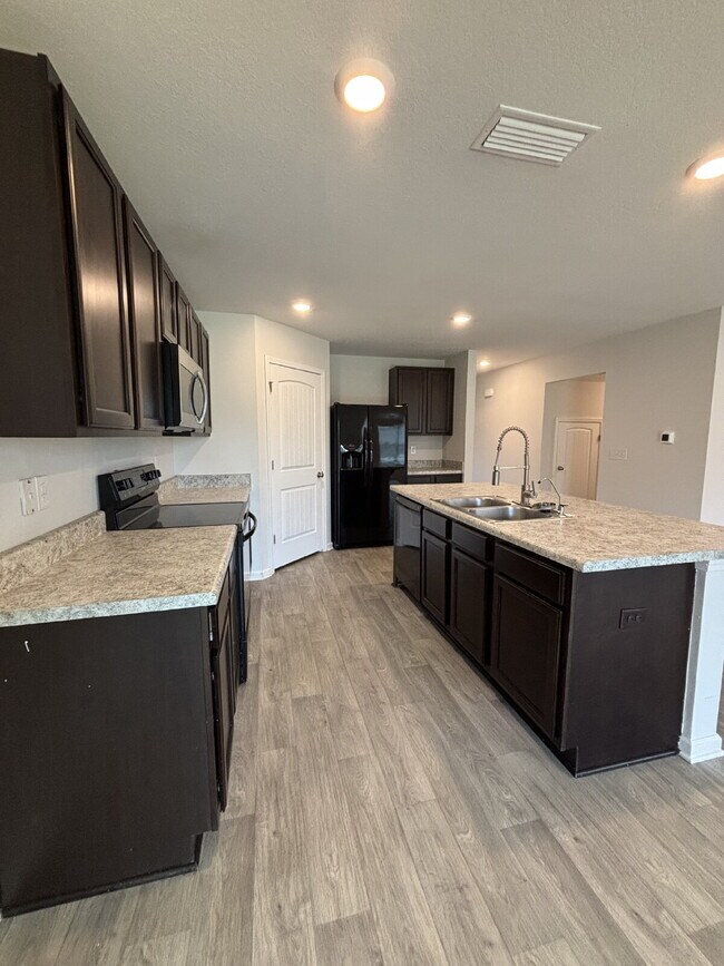 Building Photo - 500 Eagle Lake Wy
