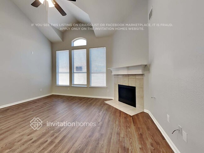 Building Photo - 1525 Swan Lake Dr