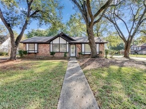 Building Photo - 3202 Lakehaven Dr