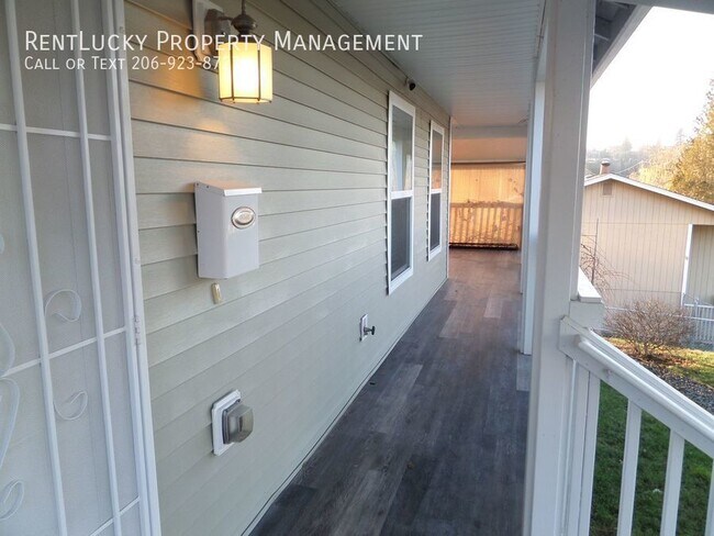 Foto del edificio - Incredible 3 Bedroom  Home w/Fenced Yard a...