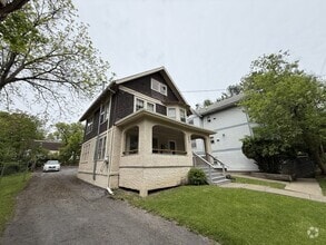 Building Photo - 202 Miller St