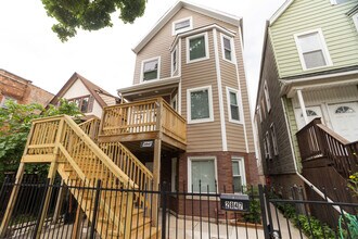 Building Photo - 2847 N Ridgeway Ave