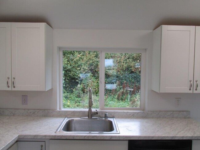 Foto del edificio - 3 Bedroom House in Mount Vernon