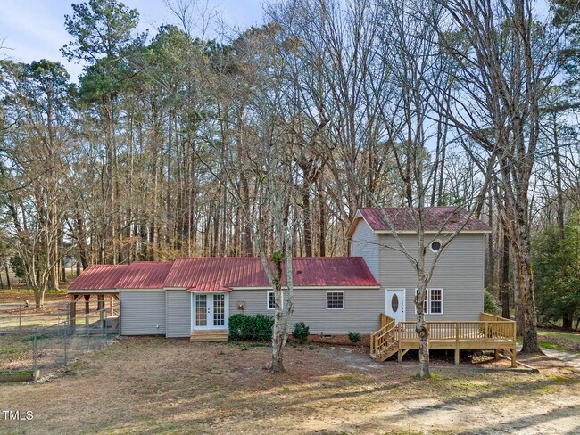 Building Photo - Mini Farm on 2 acres