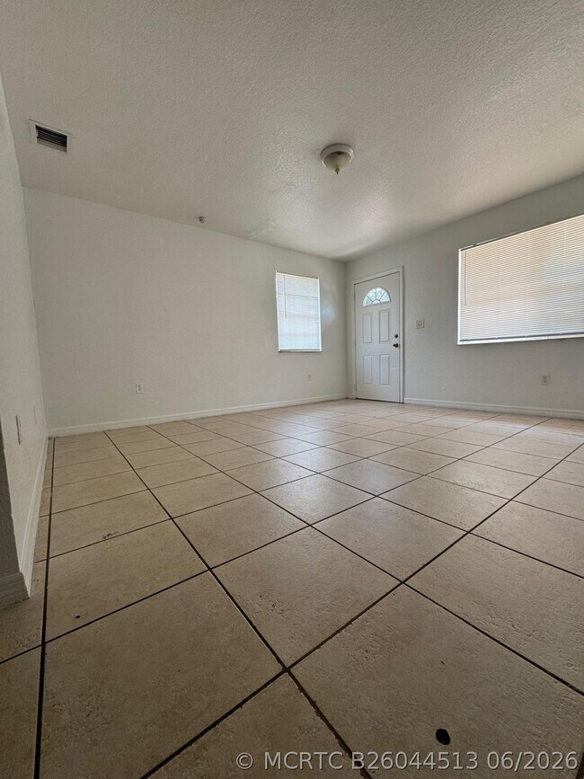 Foto del edificio - 240 NW 56th St
