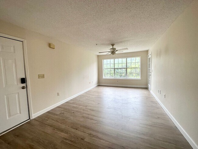 Foto del edificio - Spacious 3B/2B Unfurnished Condo near Beach in the Heart of Destin!