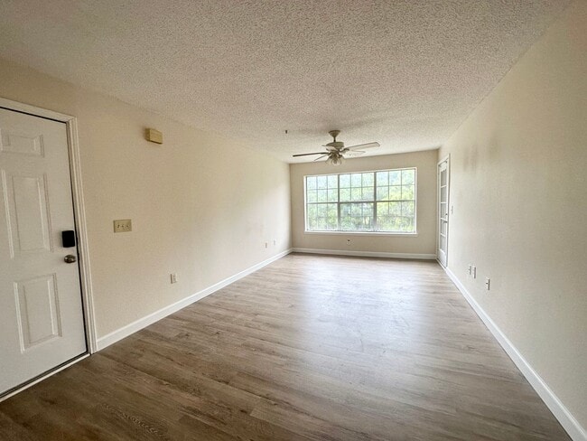 Building Photo - Spacious 3B/2B Unfurnished Condo near Beach in the Heart of Destin!