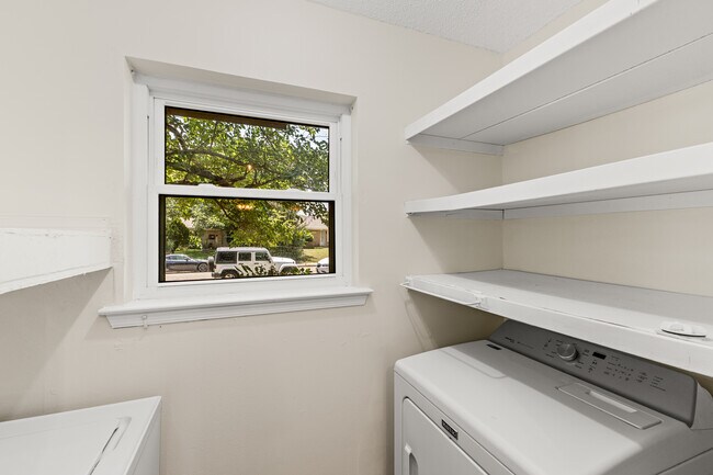 Foto del edificio - 929 Meadow Mead Dr