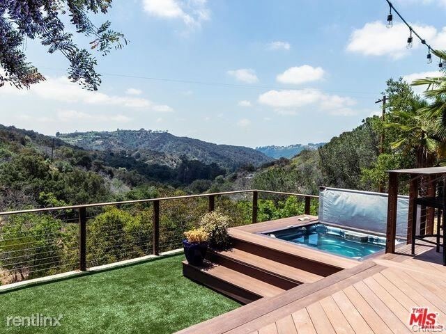 Foto del edificio - 3 br, 3 bath House - 3060 Franklin Canyon Dr