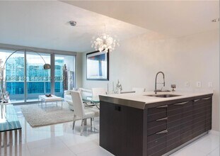 Building Photo - 200 Biscayne Blvd Way