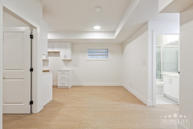 Building Photo - Modern 2-Bedroom Basement Suite on 16th Av...