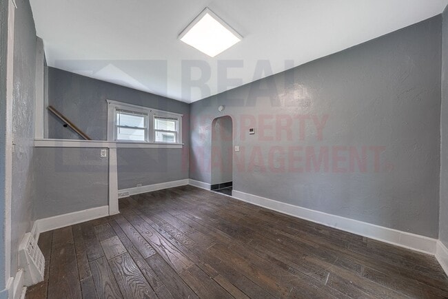 Building Photo - Cozy 3 Bed 2 Bath Single Family