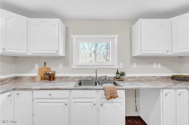 Foto del edificio - 4238 Laurel Rd