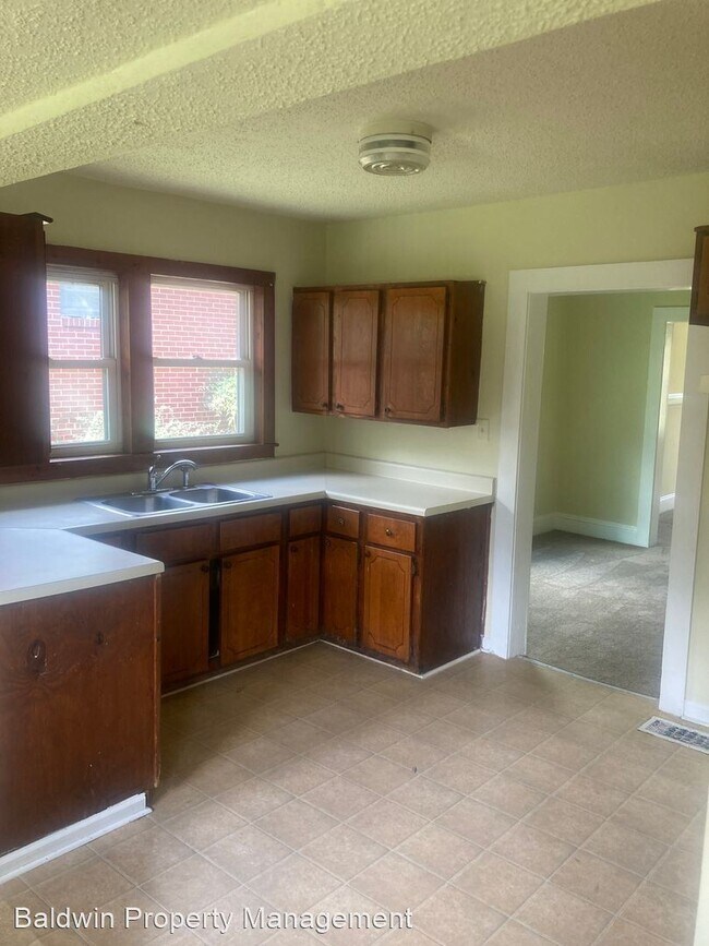 Building Photo - 3 br, 1 bath House - 400 W 25TH STREET