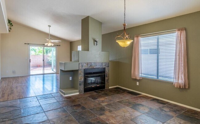 Building Photo - 3Bdrm / 2Ba  Bright & Clean near Thorneydale/Hardy