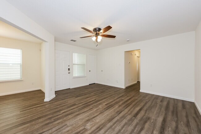 Building Photo - 10701 Many Oaks Dr