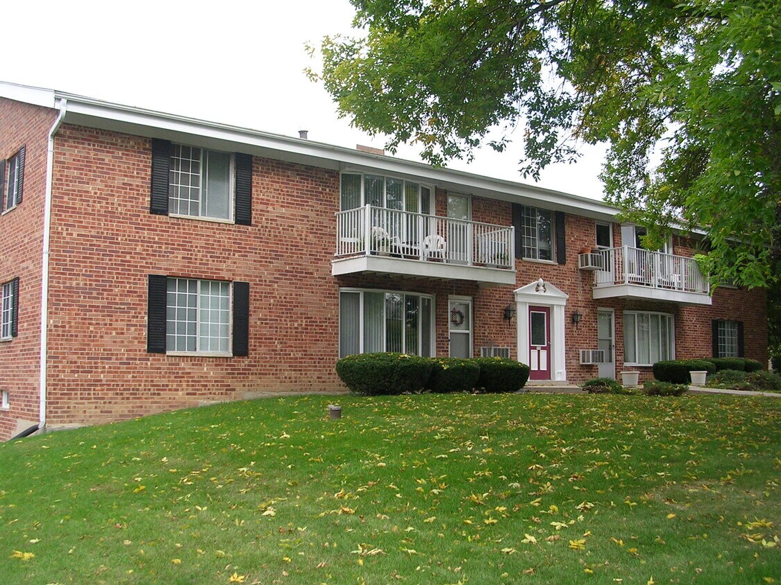 130 Heidel Rd Unit 7, Thiensville, WI 53092 Apartments in Thiensville