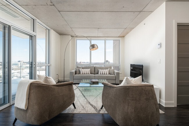 Building Photo - 404 404, QC M5M 2G5