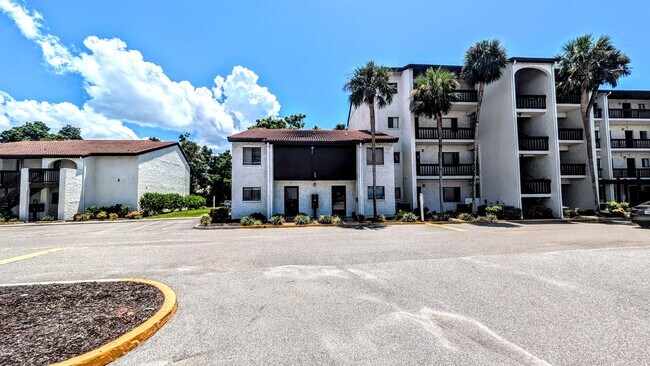 Foto del edificio - Annual/Seasonal turnkey furnished 2/2 end townhome in waterfront community by Siesta Key!