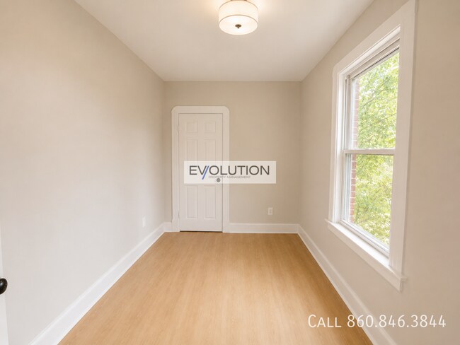 Foto del edificio - 906-908 Park St-2W