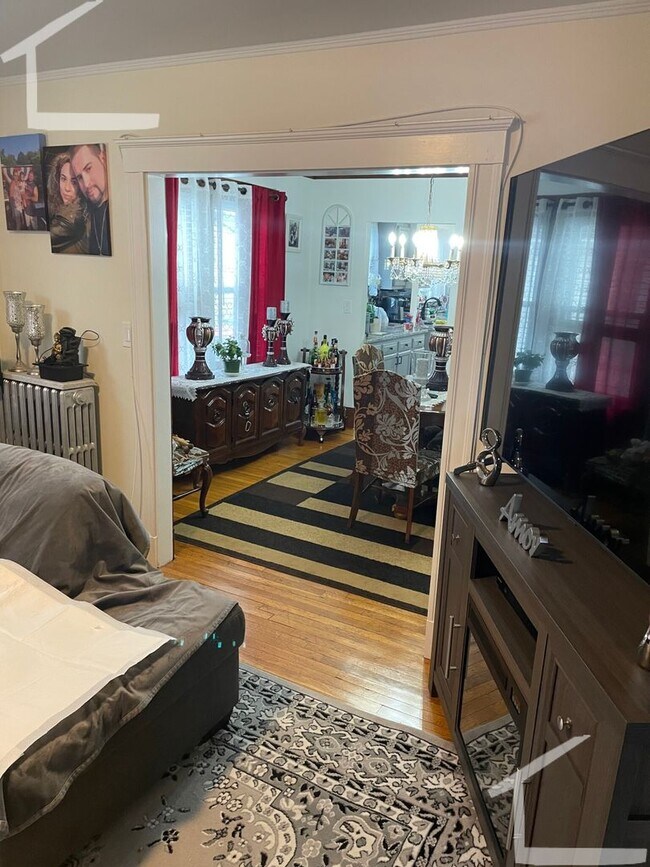 Building Photo - Nicely updated, pet friendly 2 bed with in...