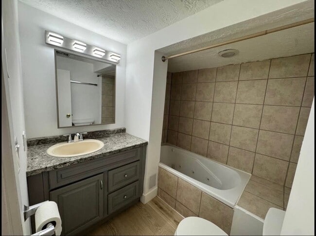 Foto del edificio - 3985 Evelyn Rd