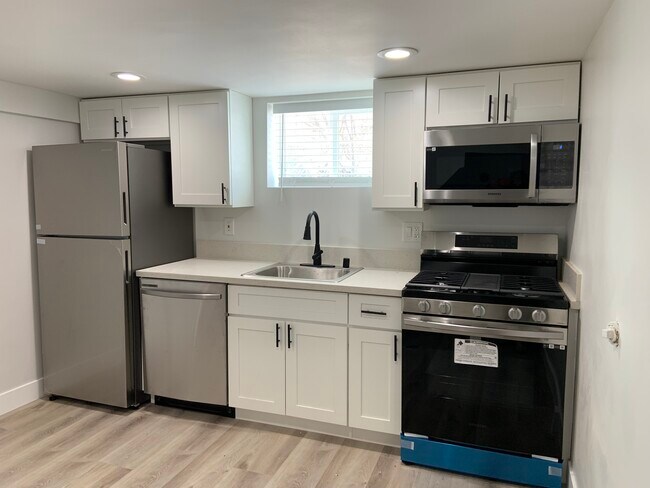 Kitchen - 976 W 800 S