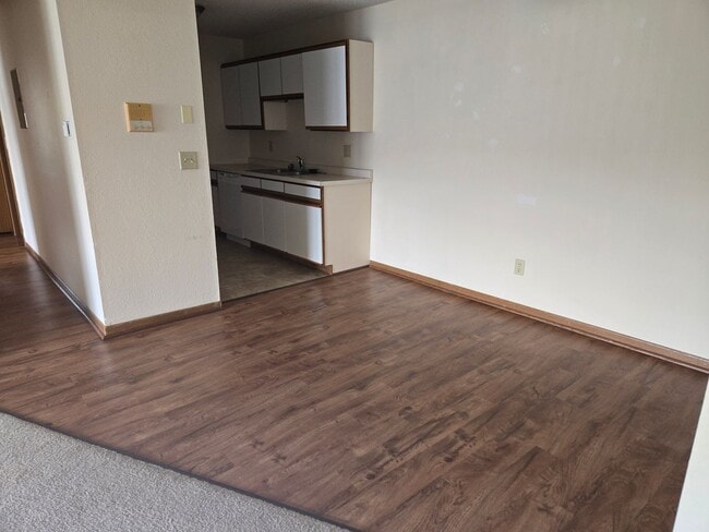 Building Photo - Evergreen Square Apartments
