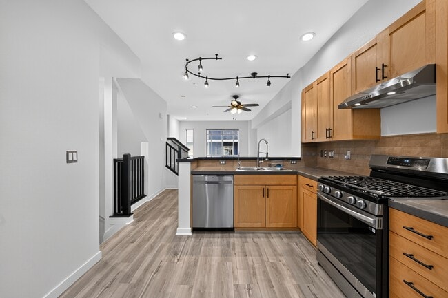 Building Photo - 2172 Yakima Ct