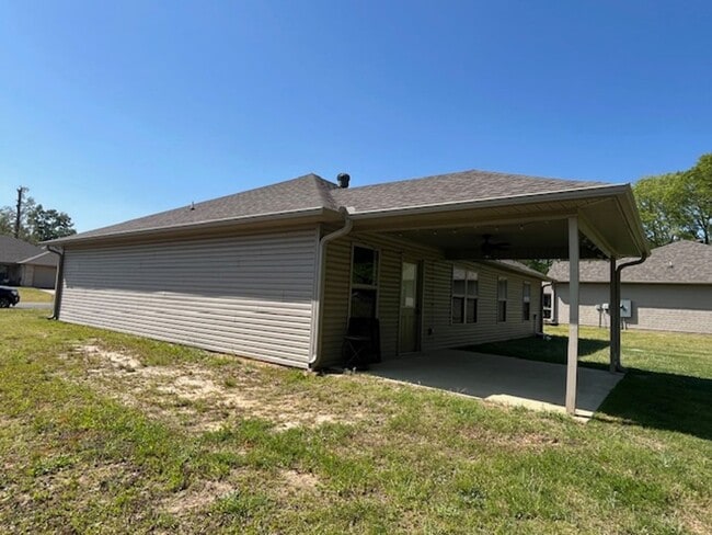Building Photo - 95 Buena Vis Dr