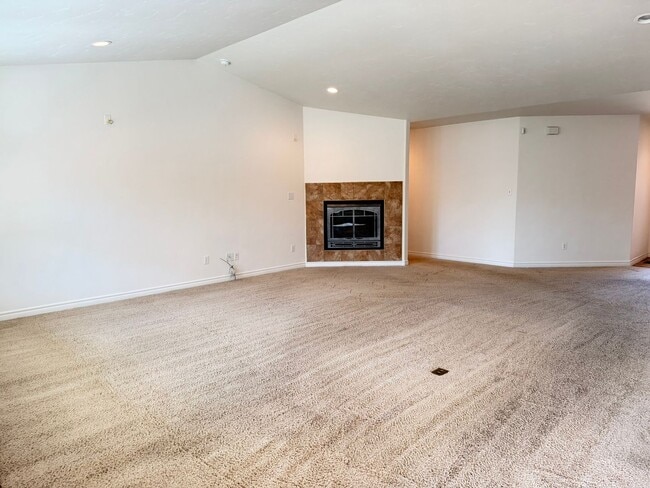 Foto del edificio - GORGEOUS 3Bed 2Bath 3Car Garage in NorthEast GJ!!!!!
