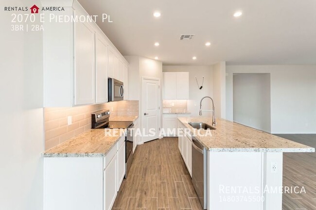Building Photo - Brand new home with a RV garage!