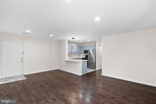 Building Photo - 673 Constellation Square SE