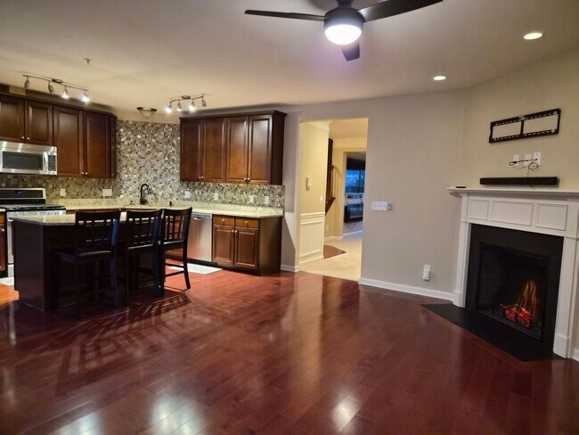 Building Photo - POTOMAC CLUB - WOODBRIDGE - GATED COMMUNITY WITH POOL, TENNIS AND MUCH MORE!