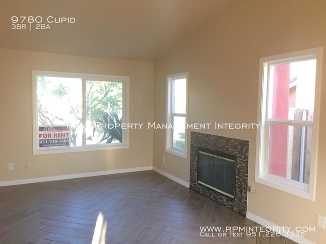 Building Photo - 3 bedroom in Fontana CA 92335