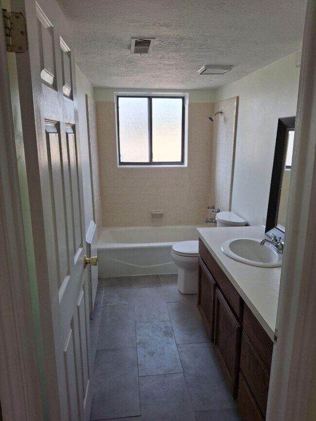 Building Photo - 2322 N 250 W