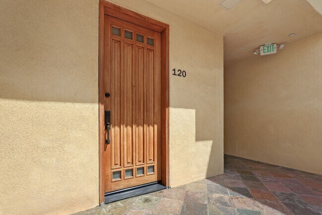 Foto del edificio - 5303 Satsuma Ave