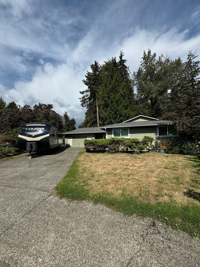 Building Photo - UPDATES GALORE with a private feeling