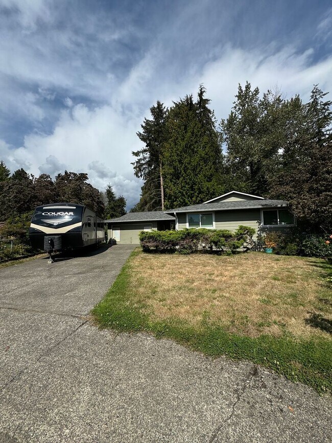 Foto del edificio - UPDATES GALORE with a private feeling