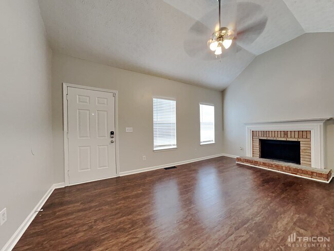 Foto del edificio - 102 Thornwood Dr