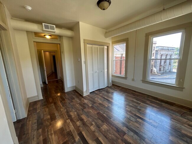 Building Photo - 69 Market St